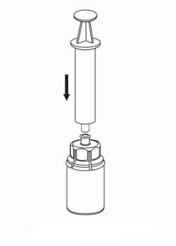 7. Dra in luft i en tom, steril spruta. Medan pulverflaskan står rakt upp kopplas sprutan ihop med Luer-lock inpassningen på Mix2Vial-delen. Spruta in luft i flaskan. 7 8.