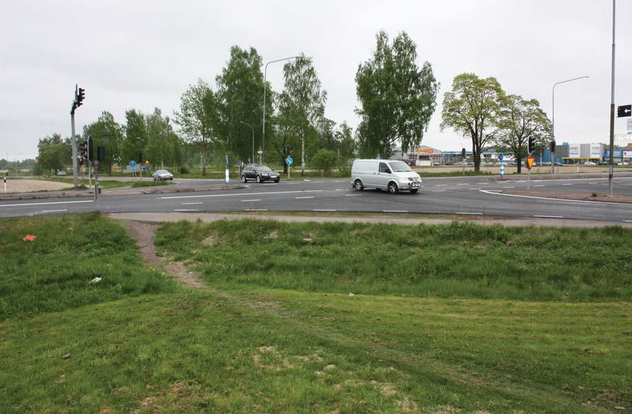4.2 Bulleråtgärder De fastigheter som får en förhöjd bullernivå, med över 55 dba ekvivalent ljudnivå, får fönsteråtgärder. Inga bullerplank eller bullerskärmar placeras ut på sträckan.