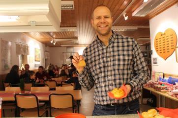 I slutet av fikan såldes det lotter som senare under kvällen skulle blir dragning på.