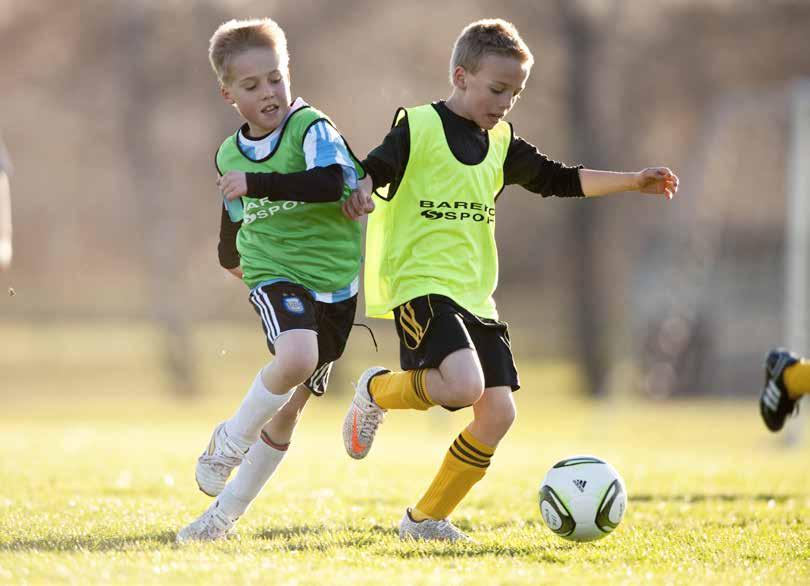 specifik uthållighetsträning är mycket liten och den vanliga fotbollsträningen ger tillräcklig effekt Psykosocial utveckling Stor fantasi Egocentrisk Mindre utvecklad uppmärksamhet Vill vara i