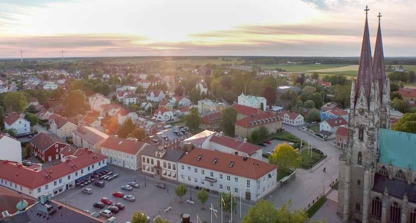 TUSEN ÅRS HISTORIA, TUSEN MÖJLIGHETER FRAMÅT. Skara är en stad med en lång och levande historia. Men det är också en plats för ständig förändring och utveckling i stort och smått.