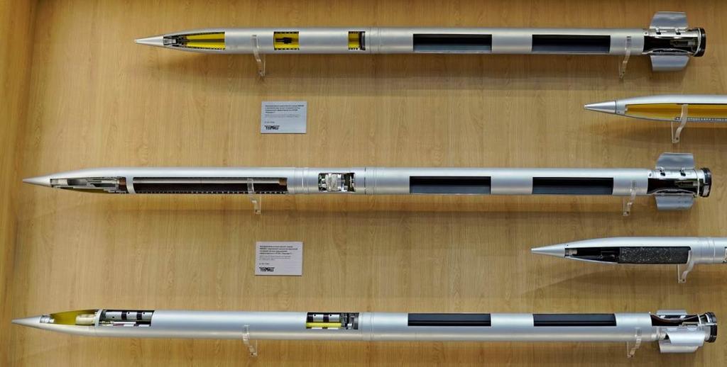 Bilaga 1 ÅRSRAPPORT 2018 Sida 14 (114) 2019 02 18 3. System för indirekt eld 3.1. Nya raketer till 122 mm raketartillerisystem 9K51M Tornado G Splav fortsätter att utveckla nya raketer till befintliga ryska raketartillerisystem.