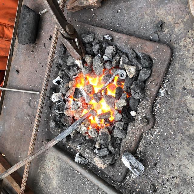 FRÅN FÖRÄLDRAFÖRENINGEN Föräldraföreningen har i söndags haft årsmöte med provapå järnsmide och en workshop om andning och stress.