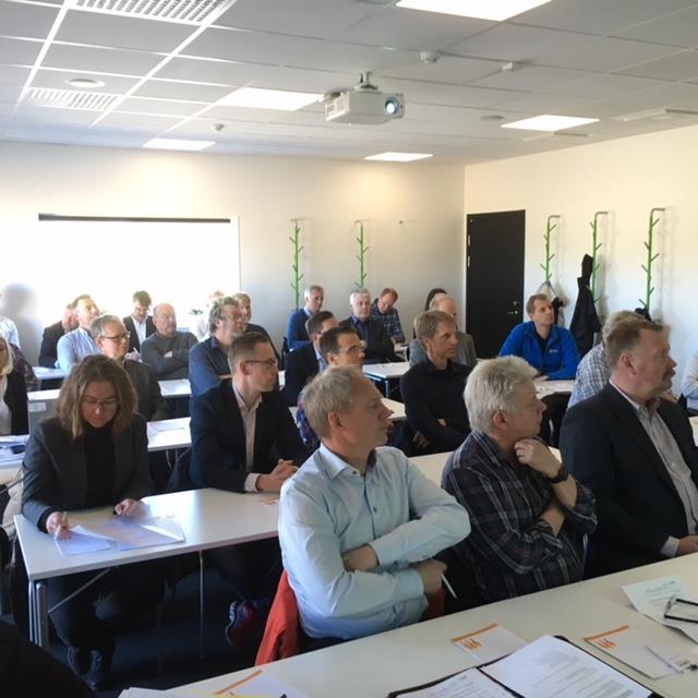 I anslutning till stämman bjöd GodaHus på lunch och ett eftermiddagsseminarium genomfördes som började med att nya medlemmar fick presentera sig: Solect Power Ulf Åman Landstinget Blekinge Åsa Norrby