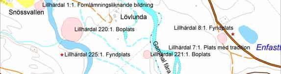 Översikt över Slyos Slyos begränsas av landsvägen, Härjeån och Härjeåns äldre fåra.