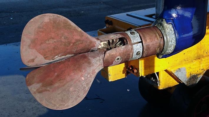 Förkoppring av propeller Sidan 8 av 8 Tillämpning, båt 3, HR37 Resultat från 2016. Använde ett vanligt 9 volts batteri typ 6LR61. En kabel från negativ pol fästes på propellern.