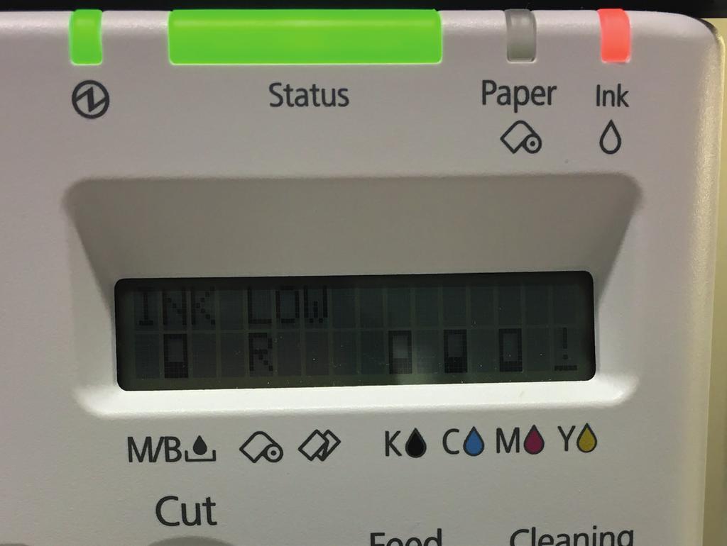 Byte av färgpatron När en färgpatron är slut kommer skrivaren att varna med texten INK LOW och lampan Ink (markerad med en vit ring) kommer