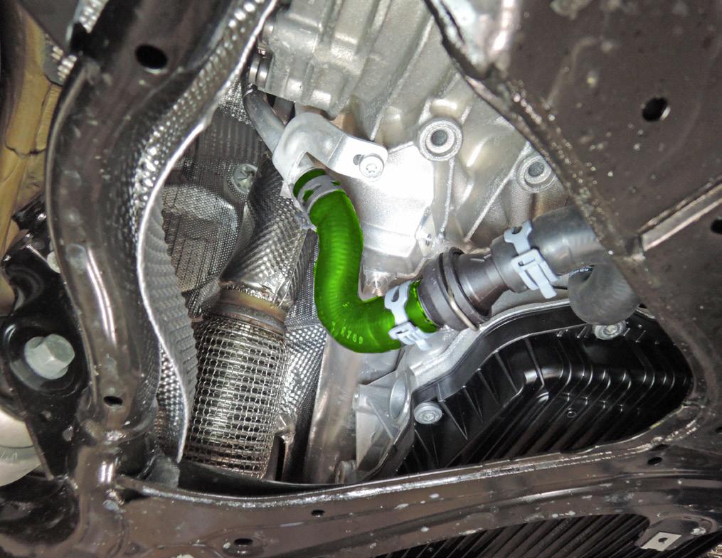 Återmontera skyddet under motorn.. Heater is mounted on hose () between oil cooler and coolant pipe at the rear of engine left side. Remove cover under the engine.