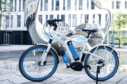 Att utveckla demonstrationsprototyper av bränslecellsdrivna cyklar (FC-cyklar) har länge varit populärt bland forskningsinstitutioner och företag.
