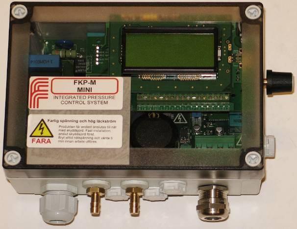 2 FUNKTION FKP-M är en komplett reglercentral med frekvens-omformare för drivning av elektriska fläkt-motorer. FKP-M konstanttrycksreglerar ventilationsanläggningar.