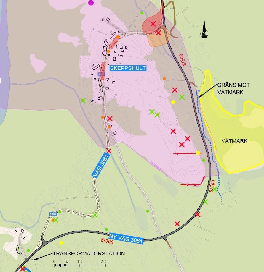 Lokaliseringen av den påföljande långa kurvan mot norr styrdes av vägens inpassning på sträckan 8/900 9/800 där vägen lokaliseras mellan våtmarken på dess östra sida och de, ur natur- och kulturmiljö