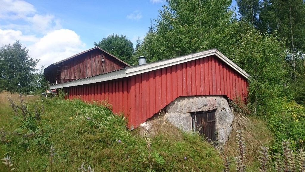 Våle 1:44 2017-08-21 Sida 6 av 14 Hagfors kommun Jordkällare Ladugård BESKRIVNING AV EKONOMIBYGGNAD Ca 150 m 2 byggnadsarea. Rödmålad träbyggnad, delvis timrad med plåttak.