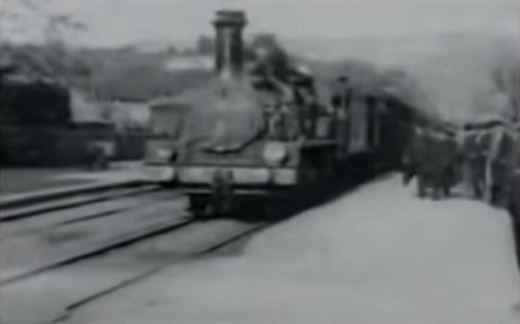 CHOCKADE BIOBESÖKARE En av världens allra första filmer premiärvisades 1896 på en biograf i Paris.