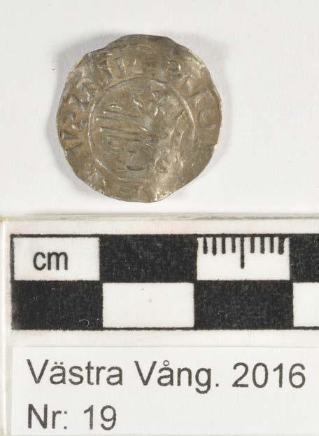 Vikt in: 1,19g Vikt ut: 1,18g Foto: Ja Behandling: Myntet har tunna föroreningar över ytorna och