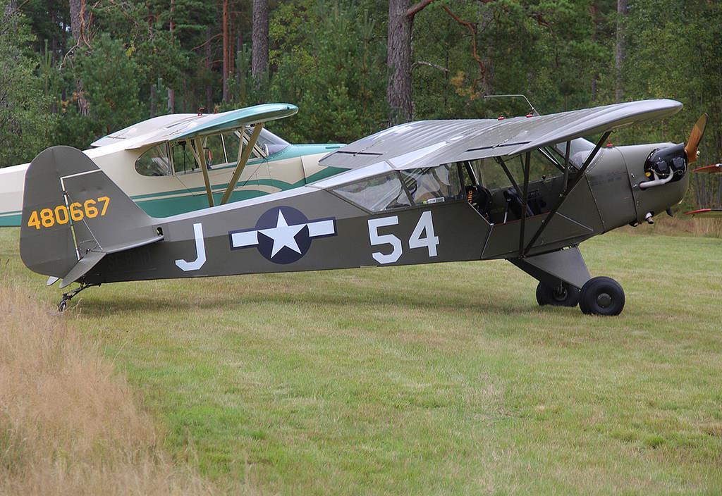 1.4.1 Miljöpåverkan Ingen. 1.5 Besättningen 1.5.1 Pilotens kvalifikationer och tjänstgöring Piloten, 38 år, hade ATPL med gällande operativ och medicinsk behörighet.