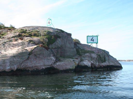 Innanför fjordens mynning är oljeraffinaderiet Preemraff Lysekil beläget. De olika transekterna är placerade i en gradient inifrån och ut i fjorden (figur 2).