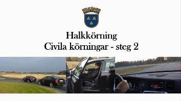 I utbildningen ingick halkkörning, körgårdsövningar och genomgång i säkerhetshallen.