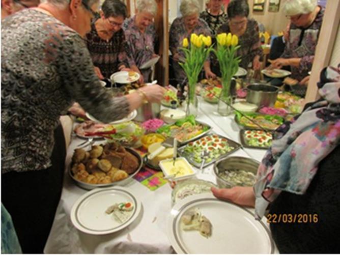 Räkfesten hölls den 25 augusti, och enligt de senaste årens tradition, i Havstenssunds Folkets Hus. Alla pensionärsföreningar i Tanum var välkomna.
