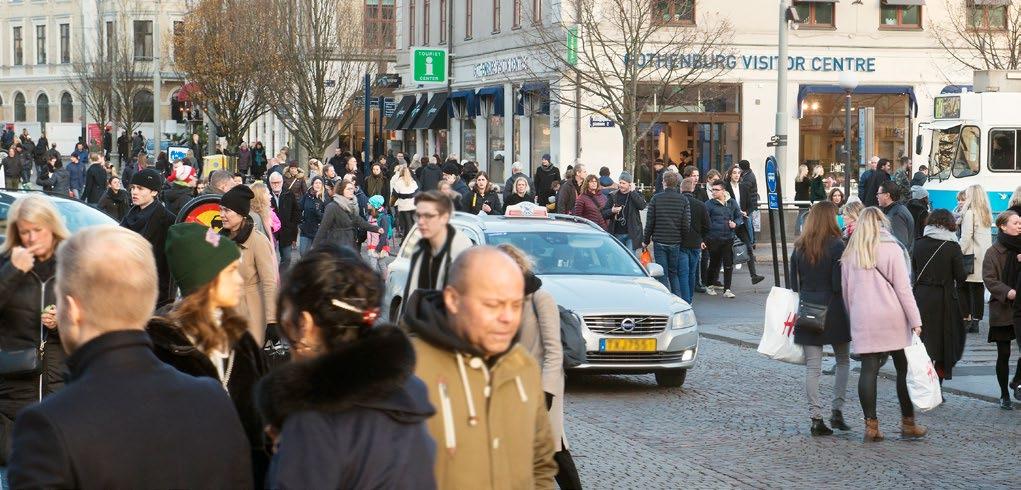 Goda stadsmiljöer Skadade per trafikantgrupp Inkluderas skadade fotgängare i fallolyckor ökar antalet rapporterat måttligt och allvarligt skadade till cirka 1000 per år under de senaste två åren.