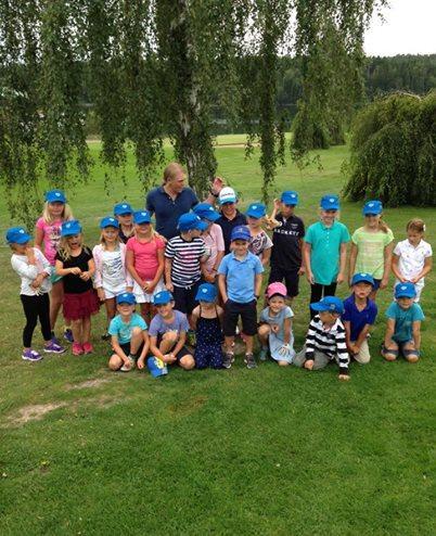 Junior- och Idrottsverksamhet Vi vill utveckla våra juniorer till duktiga golfare. Underlaget består av juniorer som i de flesta fall är barn till medlemmar.