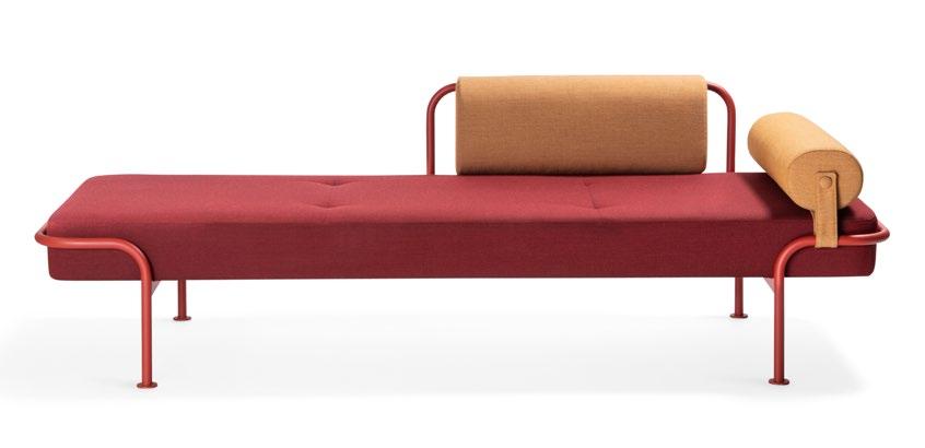 Sittskalet i formgjuten plast kan fås oklätt, med klädd sits eller helklätt och tillsammans med trästativ alternativt trådstativ bildar den en elegant enhet.