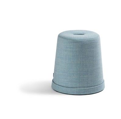 Cap pall Design: Axel Bjurström, Mia Cullin Cap är en lättplacerad pall inspirerad av fingerborgar. Den kompletteras nu med en helklädd variant i tyget Remix från Kvadrat.