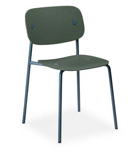 Benen går upp i en slinga bakom ryggbrickan och erbjuder ett elegant handtag, allt för att stolen ska vara så lätthanterlig som möjligt.
