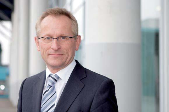 Ihr Referent Jörg Brünig Fujitsu Technology Solutions GmbH Senior