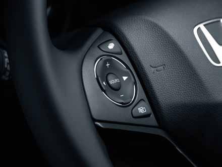 ELEGANCE 6-växlad manuell växellåda 7-växlad automatisk CVT-växellåda Utöver de funktioner som finns i Comfort-versionen har Elegance-versionen: Parkeringssensorer (fram och bak) Tonade bakrutor