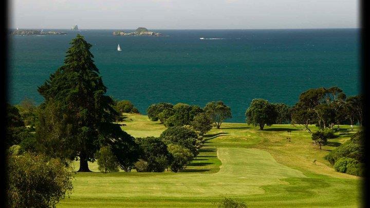 5 18 feb Golf på Waitangi Golfclub, som ligger 5 min från vårt hotell. Vissa hål har en fantastisk vy över havet och Bay Of Islands.