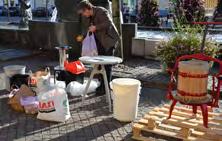 Lördag 29 september Skördefest Vid bokhandeln finns möjlighet att göra must av sina äpplen på gammaldags vis! Ta med äpplen, fallfrukt går bra, bara äpplena är rena.