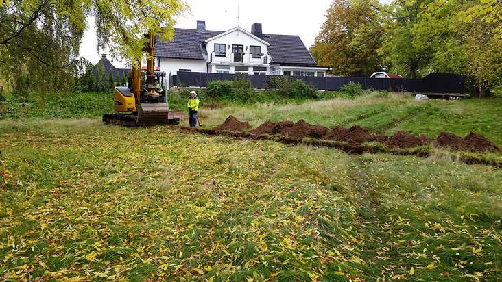 Vägbank i Glanshammar Figur 5. Helmut Bergold schaktar inom den södra utredningsytan.