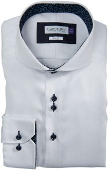 marinblåa detaljer och paisley mönster gör skjortan till en favorit. En riktig Power Shirt. PURPLE BOW LINE.