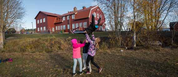 Väl fungerande offentlig service Kasamarks skola (foto: Fredrik Larsson) föreningar och aktörer och därför är det viktigt att de kommunala lokalerna och/eller fastigheterna på landsbygden används på