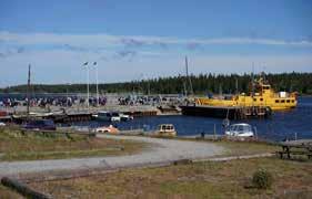 Här finns en av Umeås större tätorter, Sävar, som fungerar som knutpunkt för både dess omland och kommunens nordvästra del, Sävarådalen, och ligger jämte E4 och en planerad framtida järnväg,