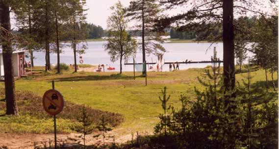 Sanabadet på sommaren, Botsmarksflyttblocket (foto: Greger Knutsson), ICA Bullmark (foto: Fredrik Larsson) Sävarådalen Den levande bygden och stora skogsområden omsluter den ringlande Sävarån som