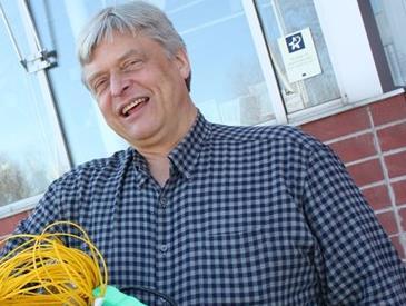 och fungerande service som också skapar inflyttning och därmed tillväxt. I Dalarna pågick samtidigt en fibrieringsvåg bl.a. i Älvdalens kommun där man utför fiberutbyggnaden i byarna genom att det bildades fiberföreningar som vill äga sina lokalnät.