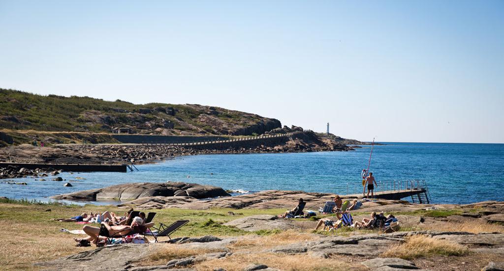 Vad är en kommunal badplats? En kommunal badplats är en badplats som kommunen ansvarar för, genom anläggning, underhåll och utveckling.