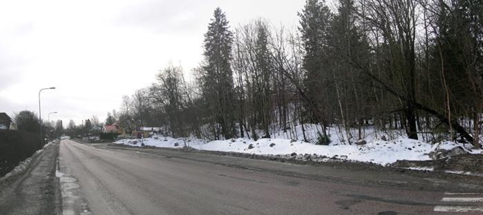 Stortorpsvägen sedd från väster, planområdet är beläget längs högre sidan. Bild: SBK.