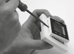 2.4 Installation av Smart kontrollpanel Högst två Smart kontrollpaneler kan anslutas till ventilationsaggregatet.