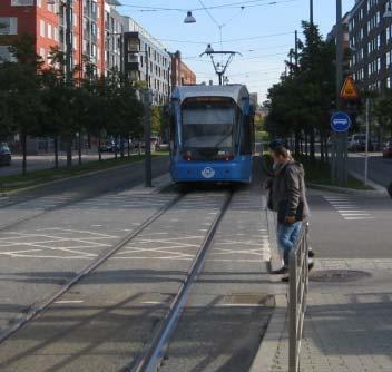 Spårväg på särskild bana ger bäst framkomlighet, eftersom spårvagnarna kan köras med högre hastighet och är mindre känsliga för störningar.