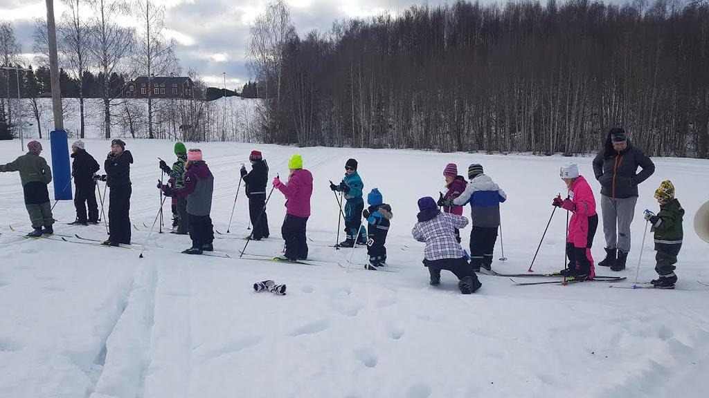 På gång på Förskolan & Förskoleklassen En blåsig dag i februari hade vi Lilla Svågaloppet för förskolan, förskoleklassen och 1-3an.