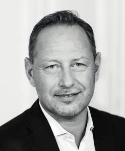 FÖRETAGSLEDNING PER ALNEFELT CFO sedan årsskiftet 2016/2017 Född: 1960 Utbildning/erfarenhet: Civilekonomexamen från Uppsala universitet.