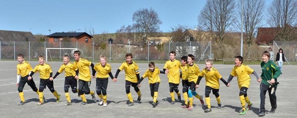 0-3 h serie Ledare P 98/99 Tränare Guido Gaudiello Tränare Michael Hende Målvaktstränare Mats Jönsson Lagledare Peter Åsman Det var tuffa tag i derbyt mot LB