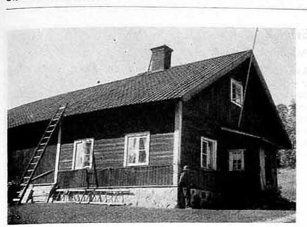 Om byggnaderna kan berättas följande enligt ett försäkringsbrev daterat 1939: Boningshuset (inkl ladugård) 12 500 :-kr Svin och vedbod