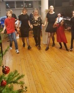 den 1 december bjöd vi in de som anmält sig att delta på vår egen julfest.