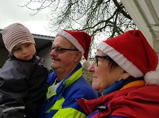 Här samlas både gammal och ung så att bördan inte blir för tung.