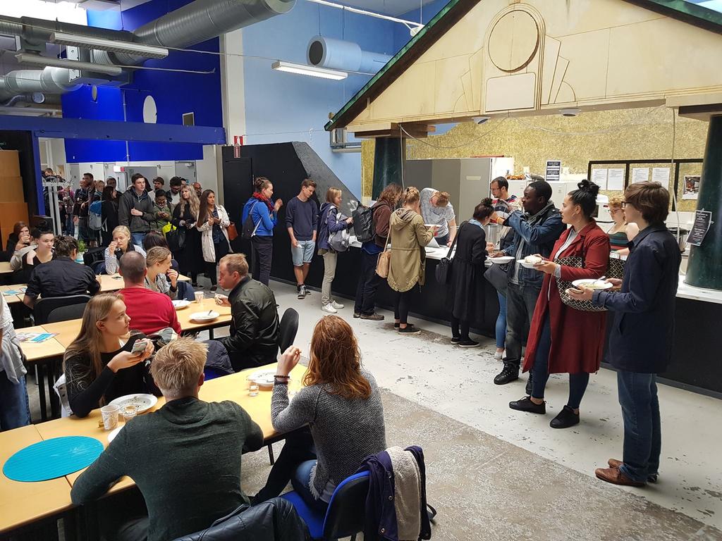 Monterplats utanför universitet Ha ditt event utomhus Det finns även möjlighet att ställa upp en monter på området utanför universitet.