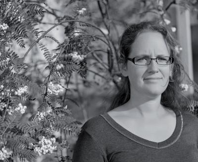 HELENA ÅHLUND Trädgårdsdesigner Helena Åhlund har flera gånger uppmärksammats för sina utställningsträdgårdar. Men de flesta trädgårdar hon skapar är verkliga, privata paradis och bostadsrättsgårdar.