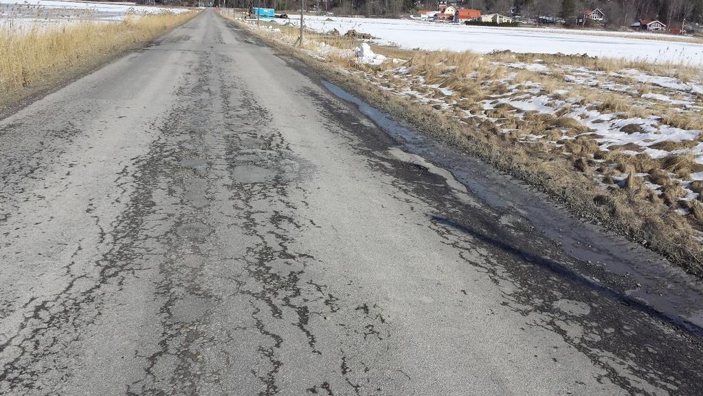 Väg 768 den 19 mars 2018-03-19 Väg 768 har sedan drygt en vecka tillbaka varit i ett bedrövligt skick.